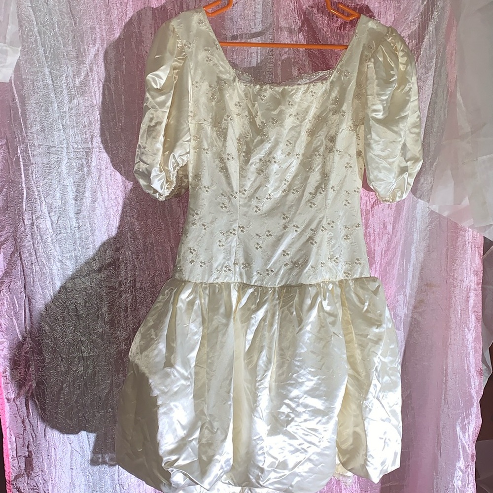 Vintage Wedding Dress (Very Pretty!!)